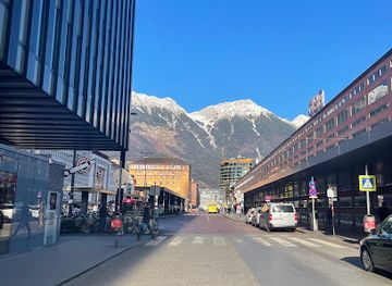 austria/innsbruck/innenstadt/attraction/brunnen-am-museum