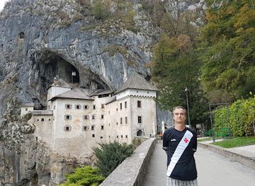 slovenia/zasavje/attraction/predjama-castle