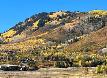 utah/park-city/attraction/mcpolin-barn