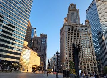 illinois/chicago/attraction/thirty-five-e-wacker
