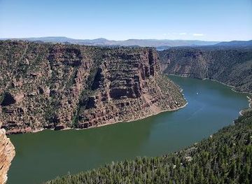 utah/vernal/attraction/red-canyon-visitor-center