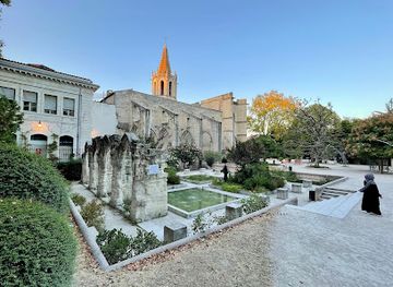 france/avignon/attraction/restos-del-claustro-de-saint-martial