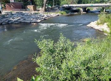 california/tahoe-city/attraction/truckee-river-whitewater-park