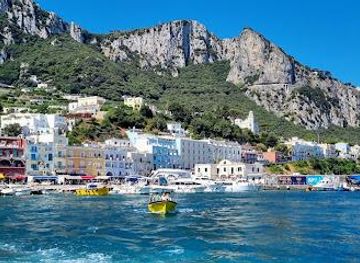 italy/capri/attraction/marina-grande