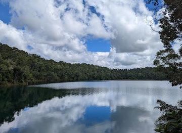 australia/cairns/attraction/lake-eacham