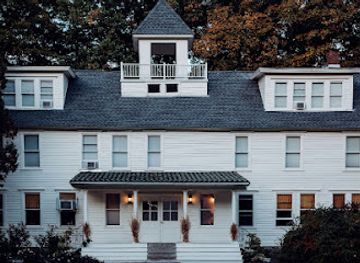 new-york/catskill-mountains/attraction/foxfire-mountain-house