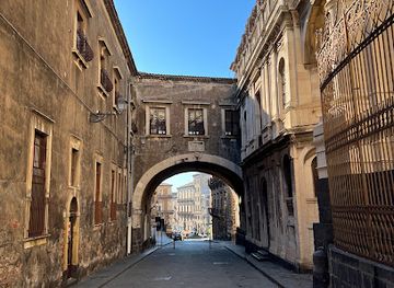 italy/sicily/attraction/arco-di-san-benedetto
