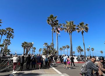 california/oceanside/attraction/last-wave-of-the-day-statue