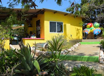 curacao/groot-kwartier/attraction/serena-s-art-factory-chichi-garden