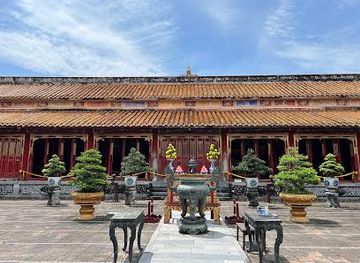 vietnam/hue/attraction/the-to-temple