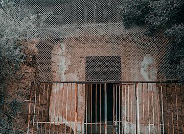 greece/macedonia/attraction/macedonian-tomb-2