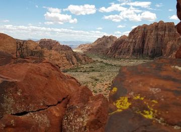 utah/st-george/attraction/snow-canyon-lava-tubes