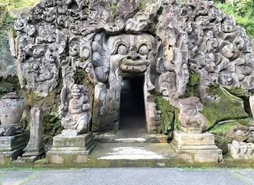 indonesia/bali/attraction/goa-gajah