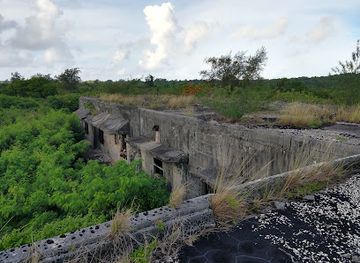 northern-mariana-islands/tinian-island/attraction/japanese-communications-center