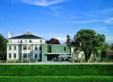 germany/frankfurt/attraction/art-and-culture-foundation-opel-villas-russelsheim