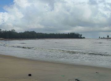 malaysia/terengganu/attraction/pantai-belakang-umt