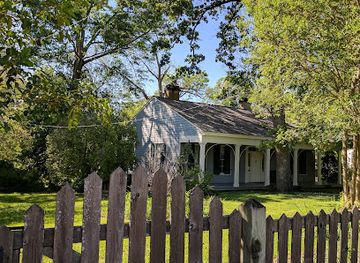 mississippi/the-hills/attraction/the-oaks-house-museum