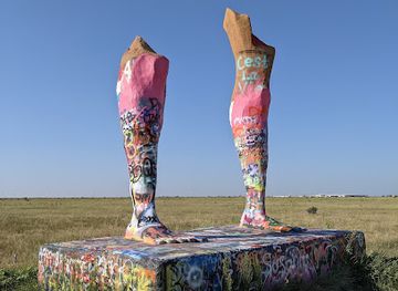 texas/amarillo/attraction/giant-legs-of-amarillo