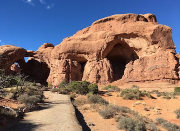 utah/arches-national-park/attraction/cove-of-caves