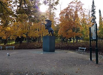 finland/lake-saimaa/attraction/dragoon-statue