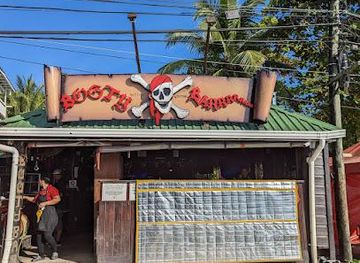 honduras/utila/attraction/booty-bar