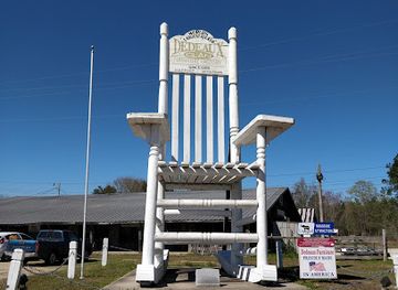 mississippi/gulfport/attraction/world-s-largest-rocking-chair