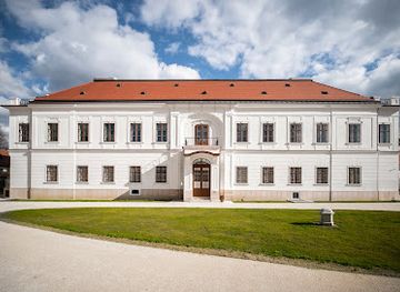 hungary/central-transdanubia/attraction/tata-esterhazy-kastely