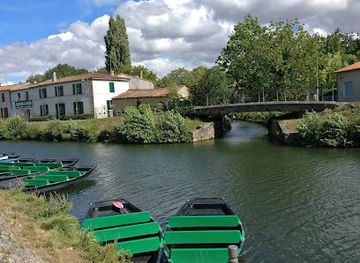 france/marais-poitevin/attraction/sentier-randonnee-et-velo-marais-poitevin-la-garette-le-vanneau-coulon