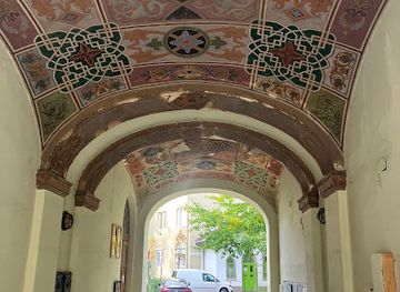 hungary/eger/attraction/kulonleges-festett-kapualj