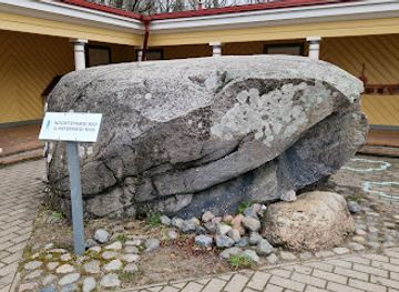 estonia/tallinn/kadriorg/attraction/noortepargi-kivi