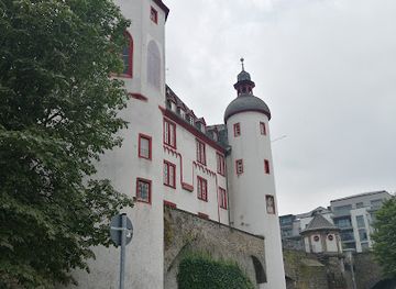 germany/koblenz/attraction/springbrunnen-koblenz-tiefgarten-alte-burg