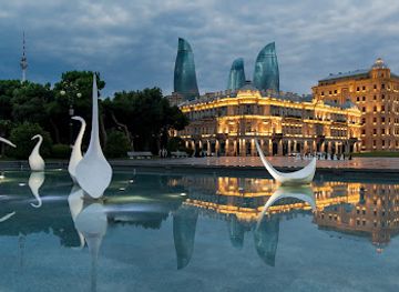 azerbaijan/baku/flame-towers/attraction/swans-fountain