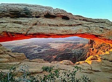 utah/canyonlands-national-park/attraction/mesa-arch-trailhead