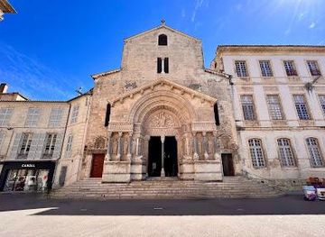 france/nimes/attraction/saint-trophime-primatial-catholic-church
