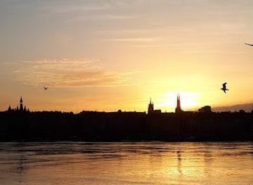 france/bordeaux-wine-region/attraction/quai-des-queyries