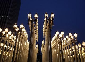 california/glendale/attraction/public-art-urban-light