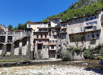 france/vercors-regional-natural-park/attraction/pont-en-royans