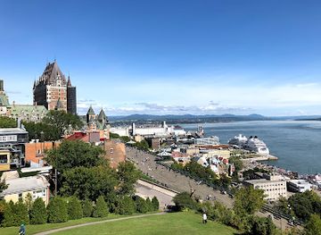 canada/quebec/attraction/terrasse-saint-denis