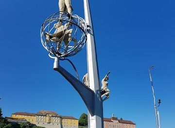 austria/bregenz/attraction/magische-saule-peter-lenk