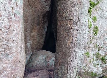 finland/espoo/attraction/hiidenpesa-cave
