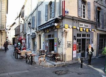 france/nimes/attraction/pl-du-forum