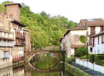 france/pays-basque/attraction/notre-dame-gate