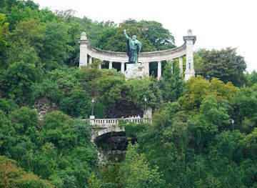 hungary/alfold-great-hungarian-plain/attraction/gellert-hill