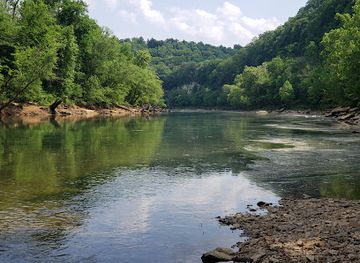 kentucky/cumberland-plateau/attraction/rockhouse-the-creelsboro-natural-arch