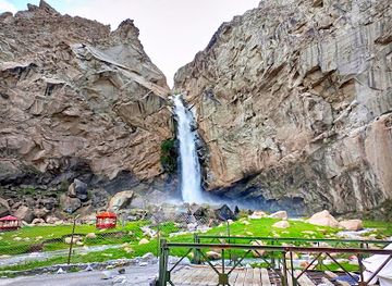 pakistan/gilgit/attraction/khamosh-waterfall