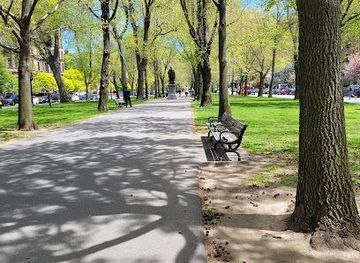 massachusetts/gloucester/attraction/commonwealth-avenue-mall