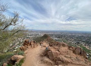 arizona/chandler/attraction/cholla-trailhead-camelback-mountain