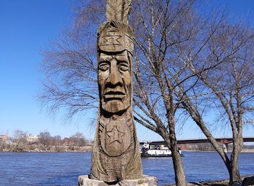 illinois/matthiessen-state-park/attraction/chief-standing-proud-statue