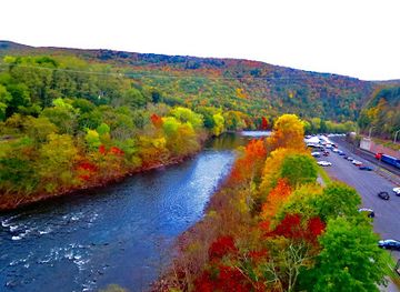 pennsylvania/susquehanna-valley/attraction/lehigh-gorge-scenic-railway-trademark-of-the-reading-northern-railroad