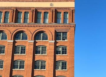 texas/dallas/attraction/the-sixth-floor-museum-at-dealey-plaza